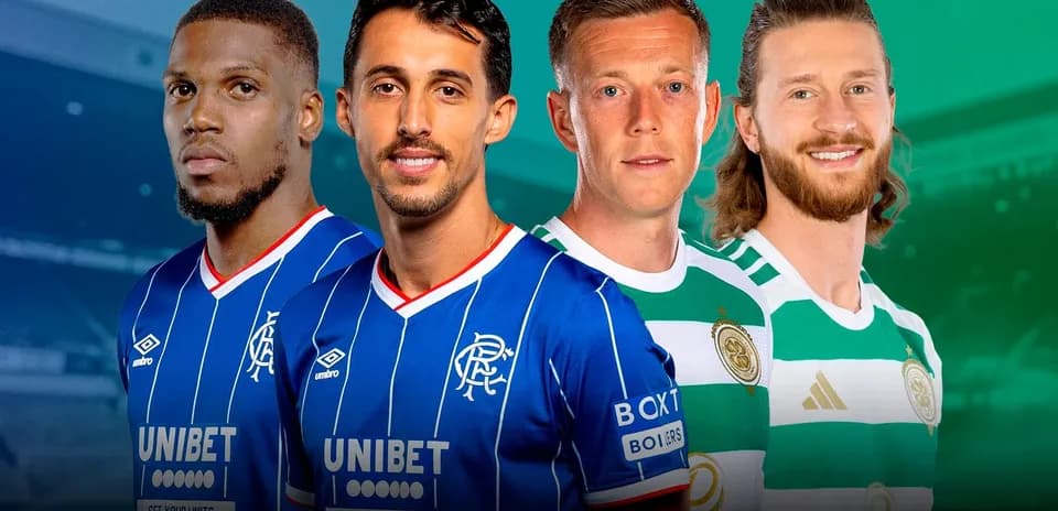 Jugadores de Rangers y Celtic en sus camisetas