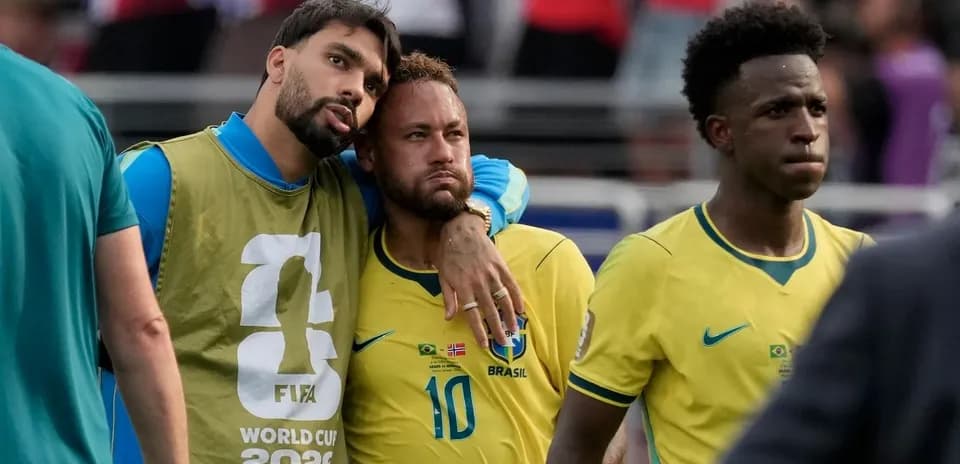 Jugadores de Brasil tras un partido, mostrando emociones