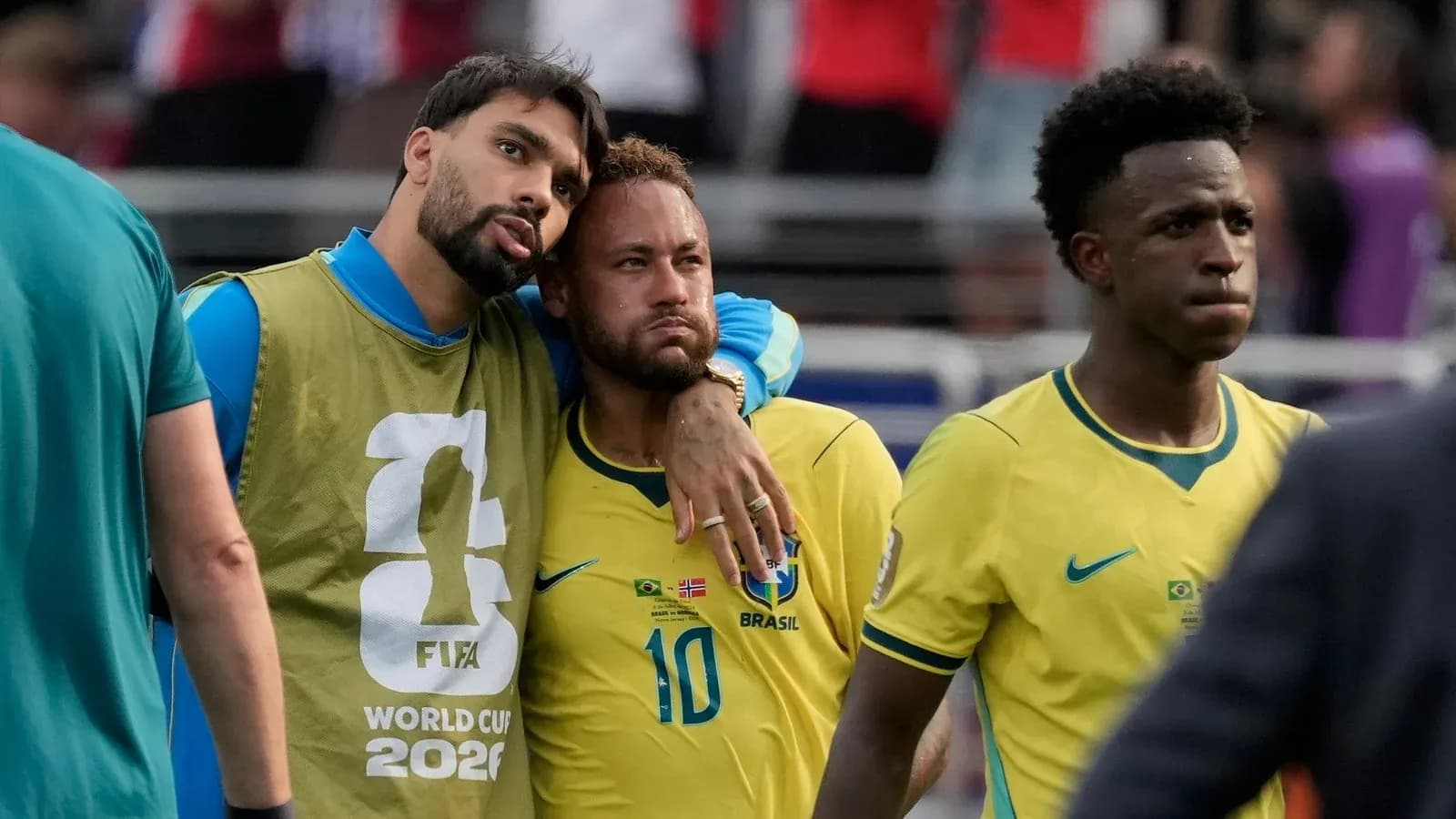 Jugadores de Brasil tras un partido, mostrando emociones