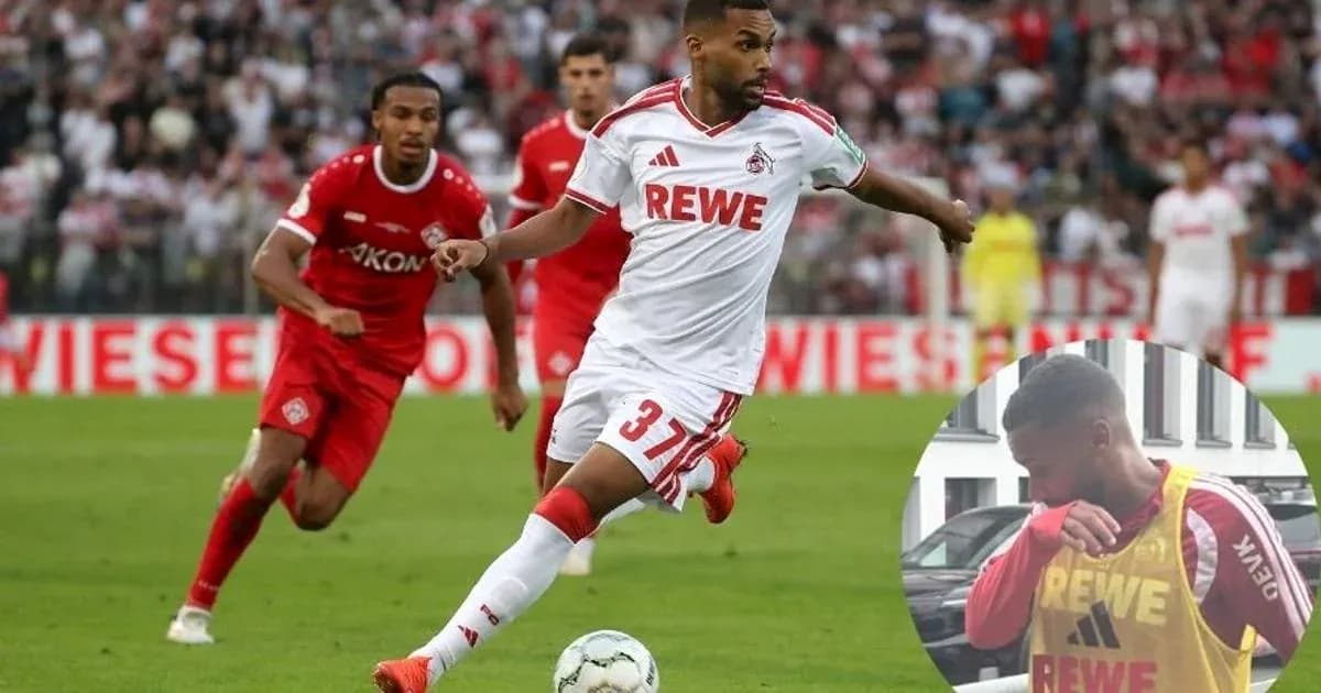 Jugador de FC Köln corriendo con el balón durante el partido