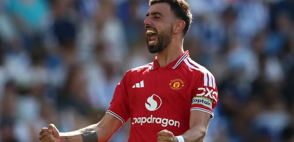 Bruno Fernandes celebrando un gol con el puño en alto