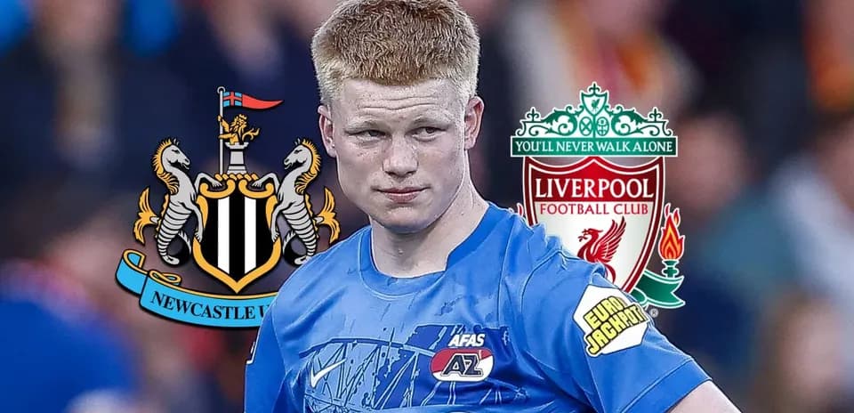Jugador con camisetas de AZ, Newcastle y Liverpool