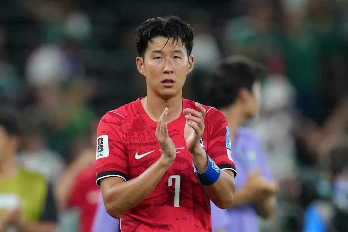 Jugador aplaudiendo en uniforme de Corea del Sur