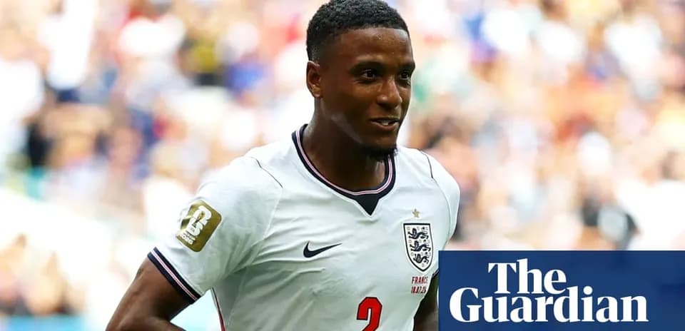 Jugador de Inglaterra con camiseta blanca durante un partido