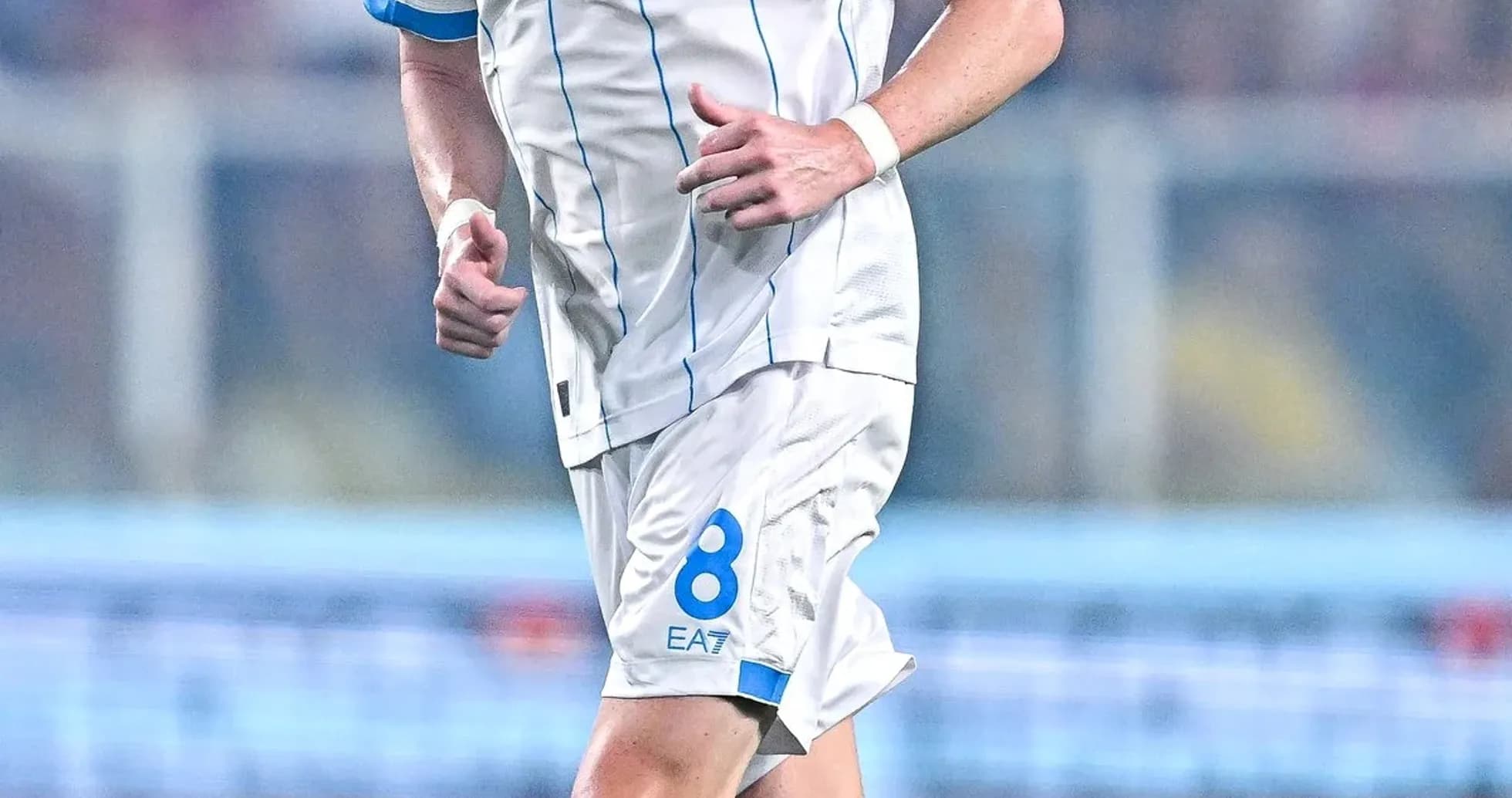 Jugador de Napoli corriendo durante un partido