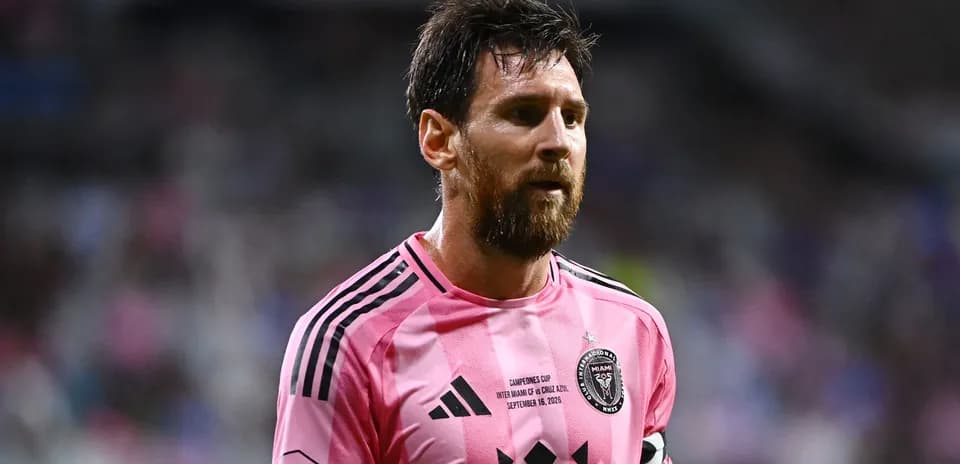 Lionel Messi en uniforme rosa durante partido