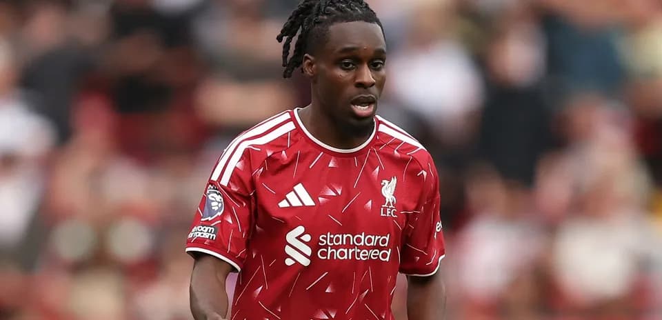 Jugador de Liverpool en acción durante un partido