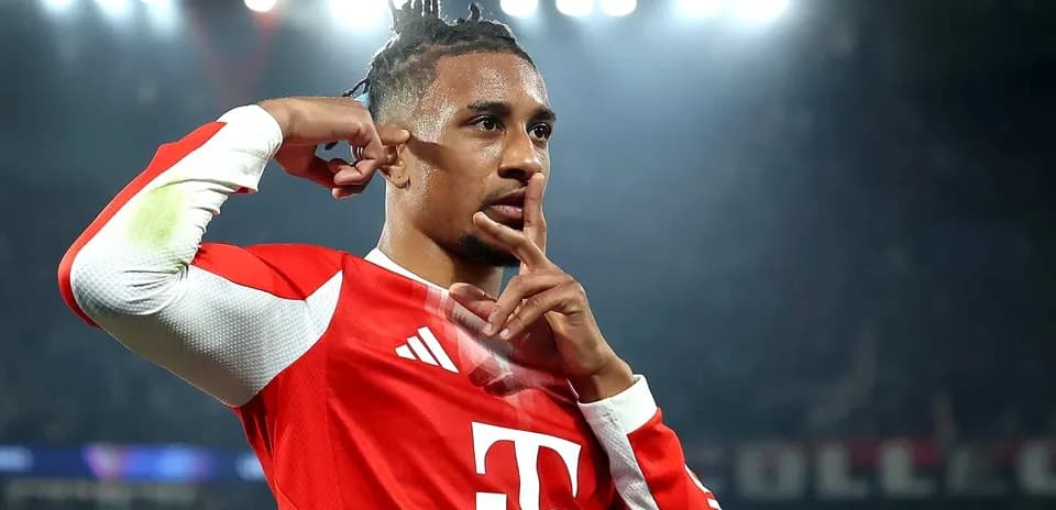 Jugador del Bayern Múnich haciendo gesto de silencio