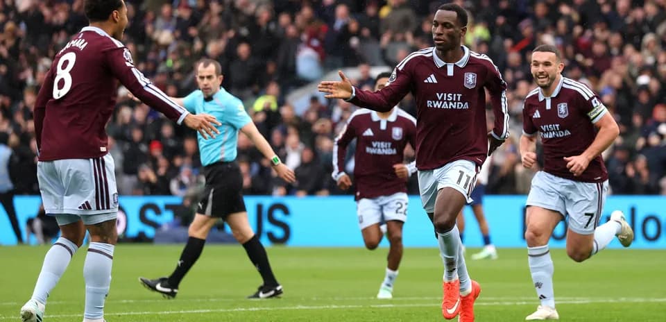 Jugadores de Aston Villa celebrando un gol