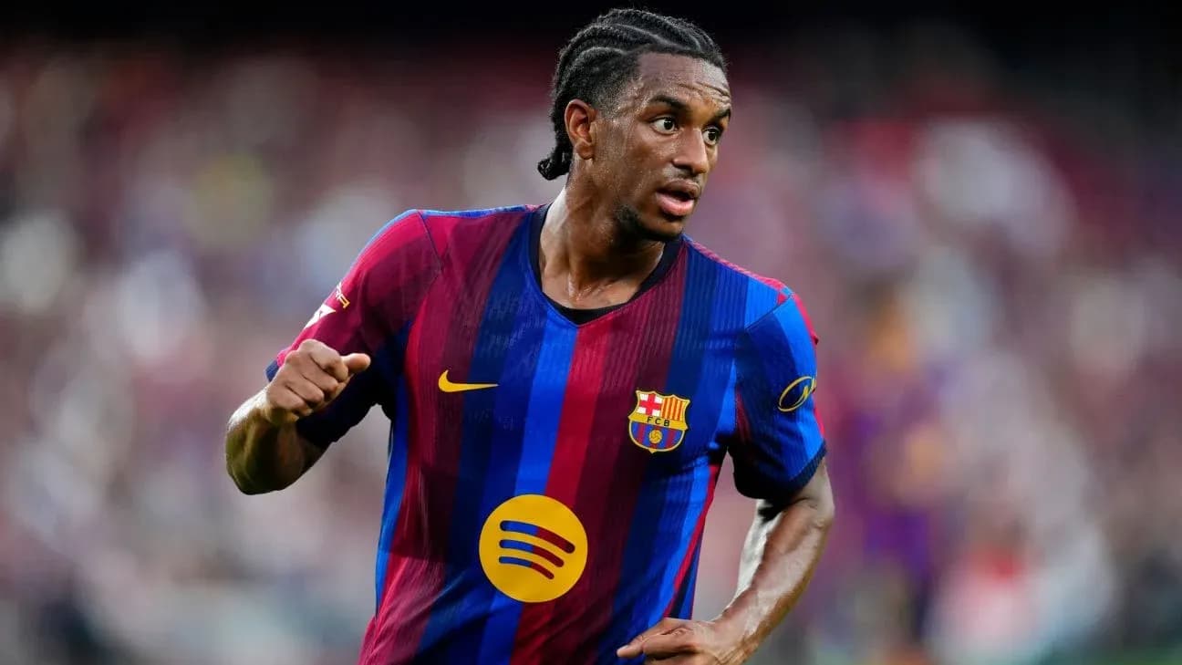 Jugador de Barcelona corriendo en el campo