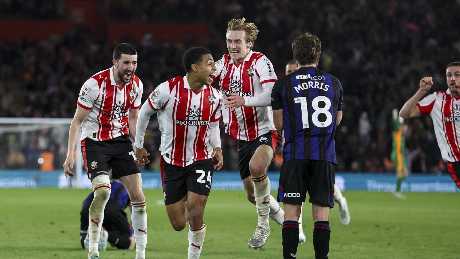Jugadores de Southampton celebrando un gol en el partido