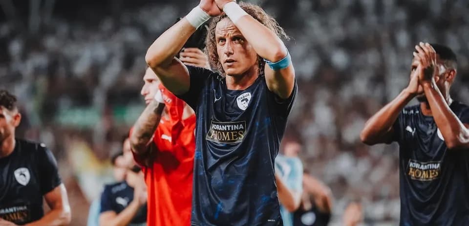 Jugador de Pafos aplaudiendo tras el partido