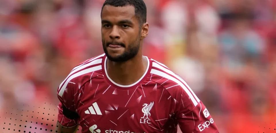 Jugador de Liverpool en la cancha durante un partido