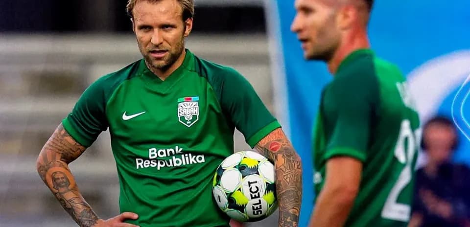 Jugadores de Sabah FA en entrenamiento