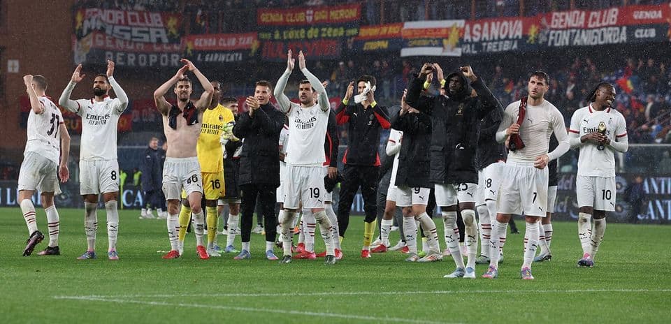 Jugadores de AC Milan celebrando la victoria