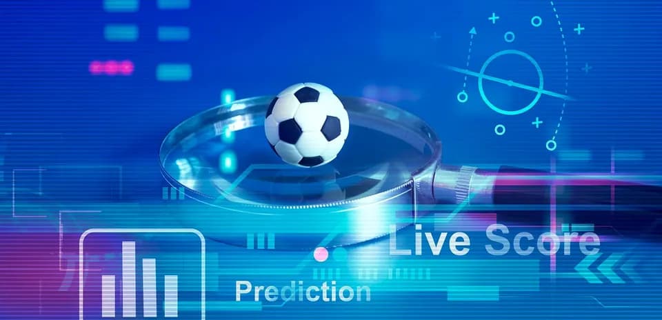 Balón de fútbol sobre lupa con datos digitales