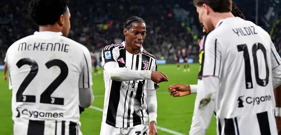 Jugadores de Juventus celebrando en el campo