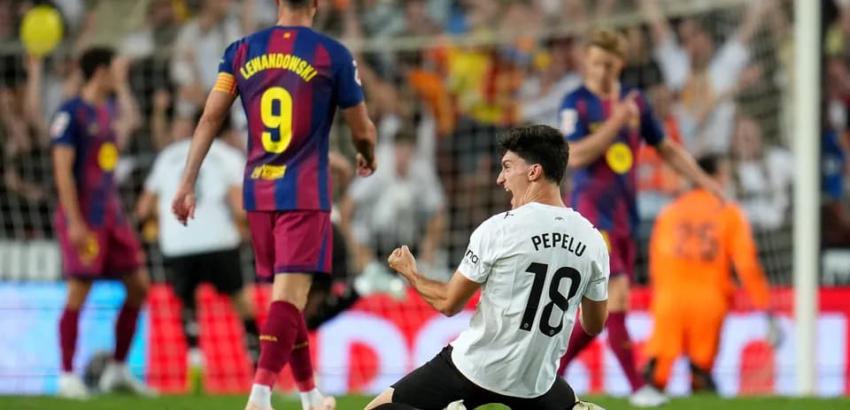 Pepelu celebrando un gol contra Barcelona