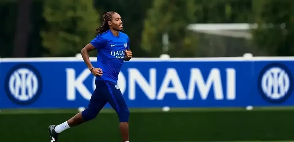 Jugador corriendo en el entrenamiento del equipo
