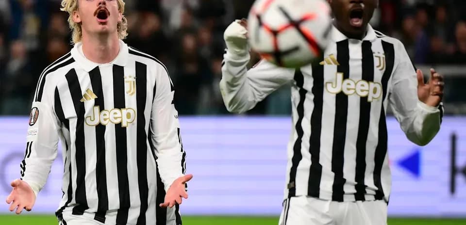 Jugadores de Juventus reaccionando durante un partido