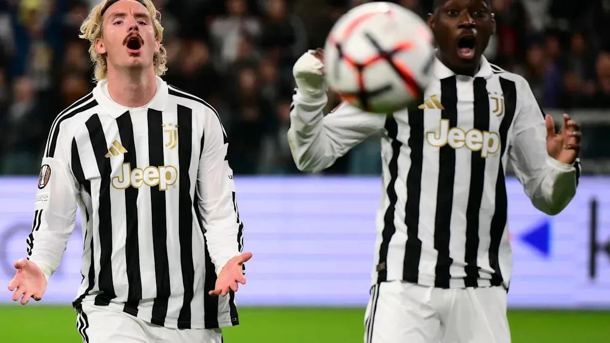 Jugadores de Juventus reaccionando durante un partido