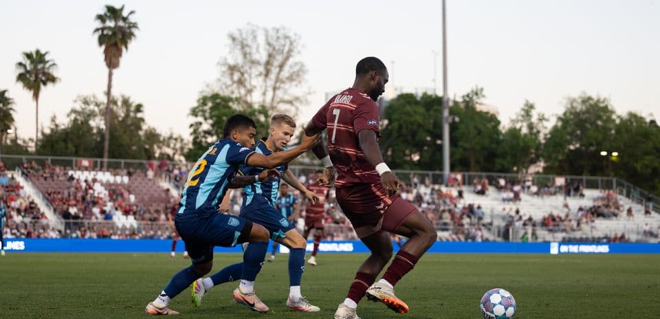 Jugador de Sacramento Republic en acción