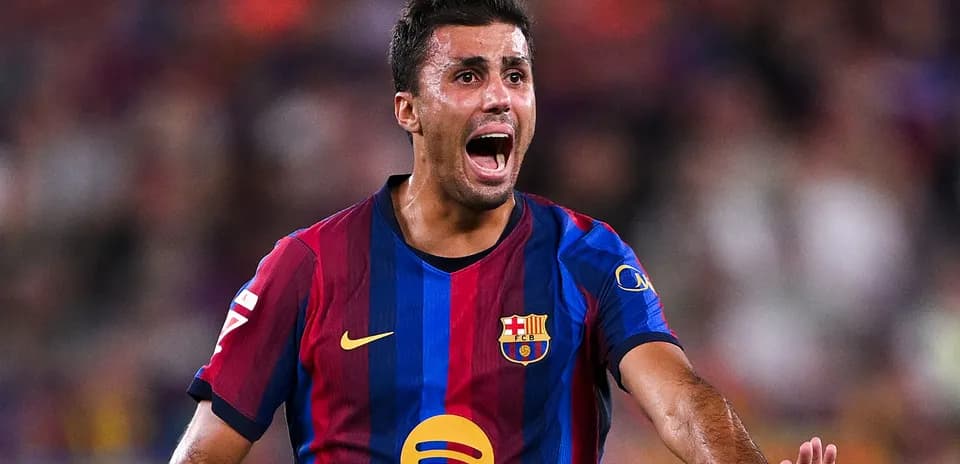 Jugador de Barcelona celebrando una jugada en el campo