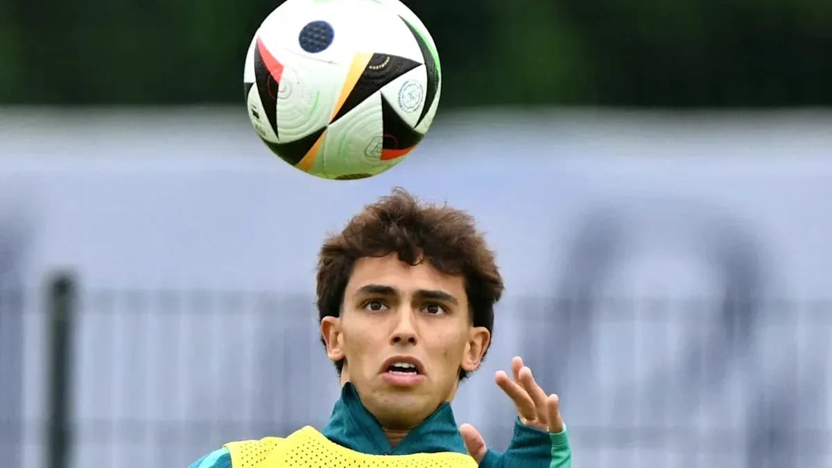 Jugador controlando el balón durante entrenamiento