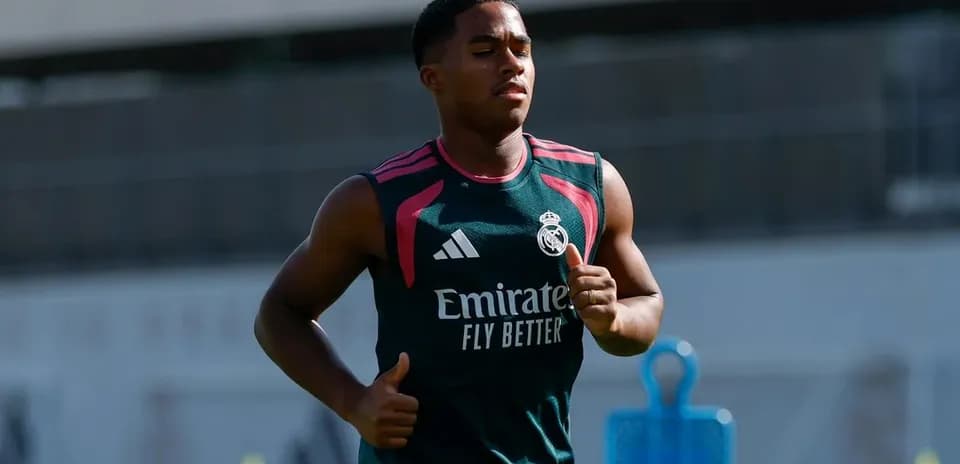 Jugador de entrenamiento corriendo en la cancha