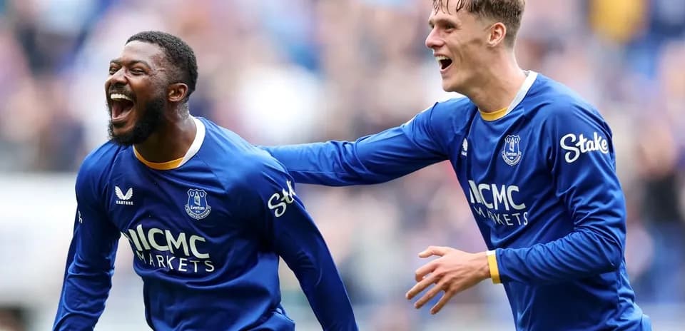 Jugadores de Everton celebrando un gol