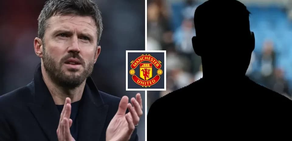 Entrenador de Manchester United aplaudiendo durante el partido