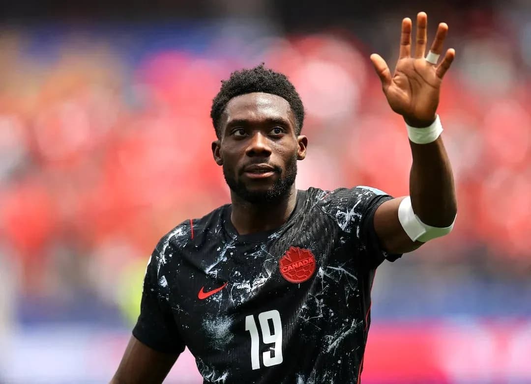 Jugador de Canadá saludando durante el partido