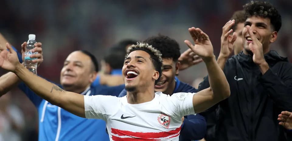 Jugadores celebrando tras el partido en el estadio