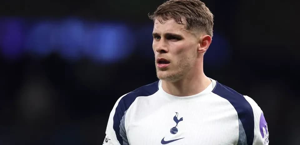 Jugador de Tottenham en acción durante el partido