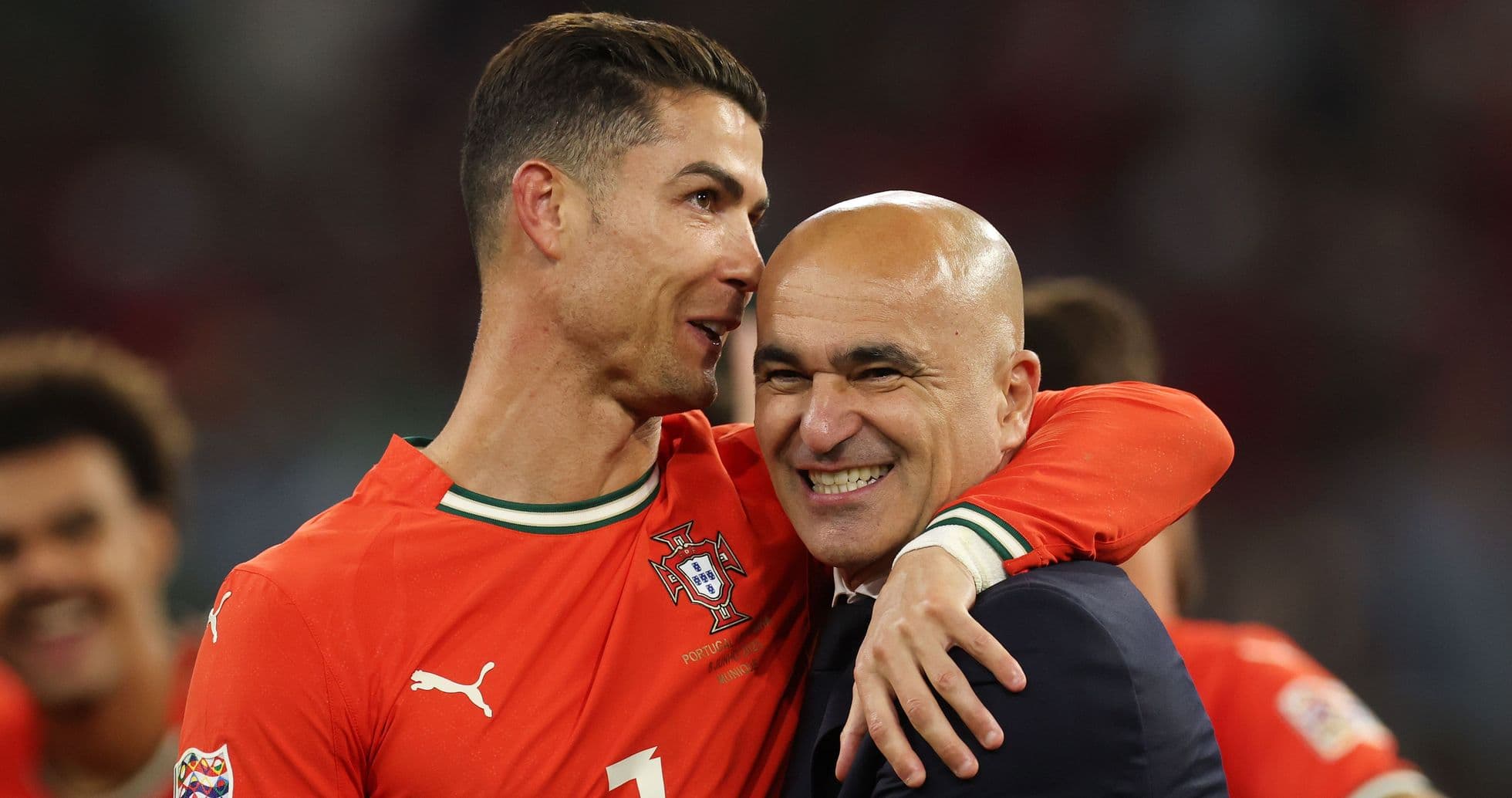Cristiano Ronaldo y Roberto Martínez celebrando juntos
