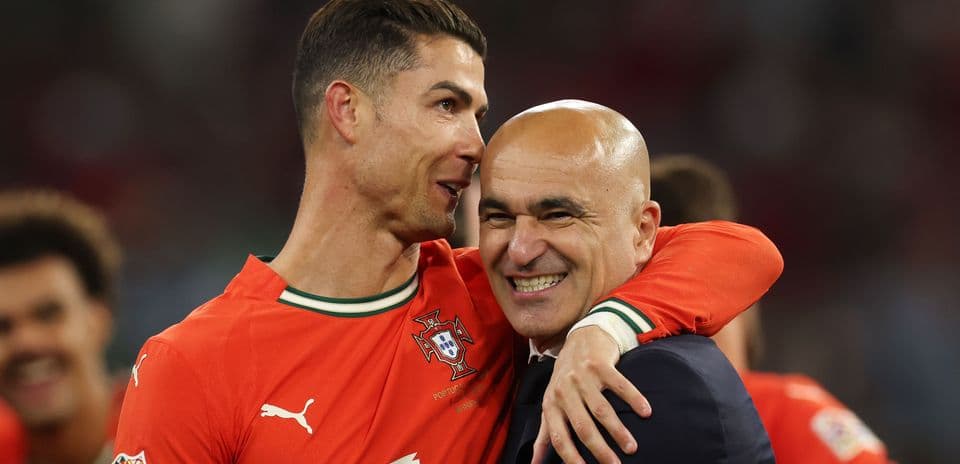 Cristiano Ronaldo y Roberto Martínez celebrando juntos
