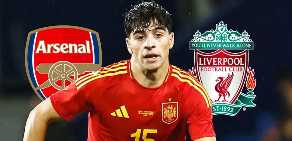 Jugador de España en acción con logos de Arsenal y Liverpool