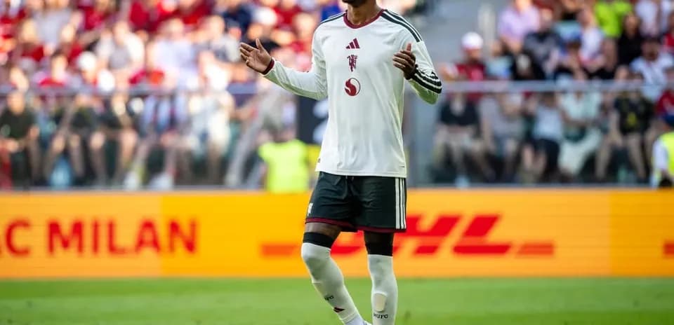 Jugador de fútbol en acción durante el partido
