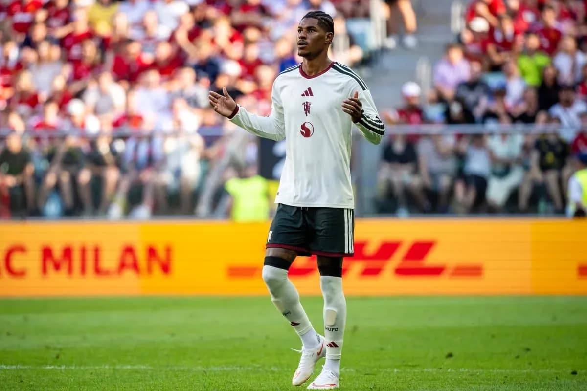 Jugador de fútbol en acción durante el partido