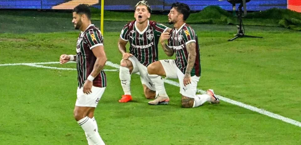 Jugadores de Fluminense celebrando un gol