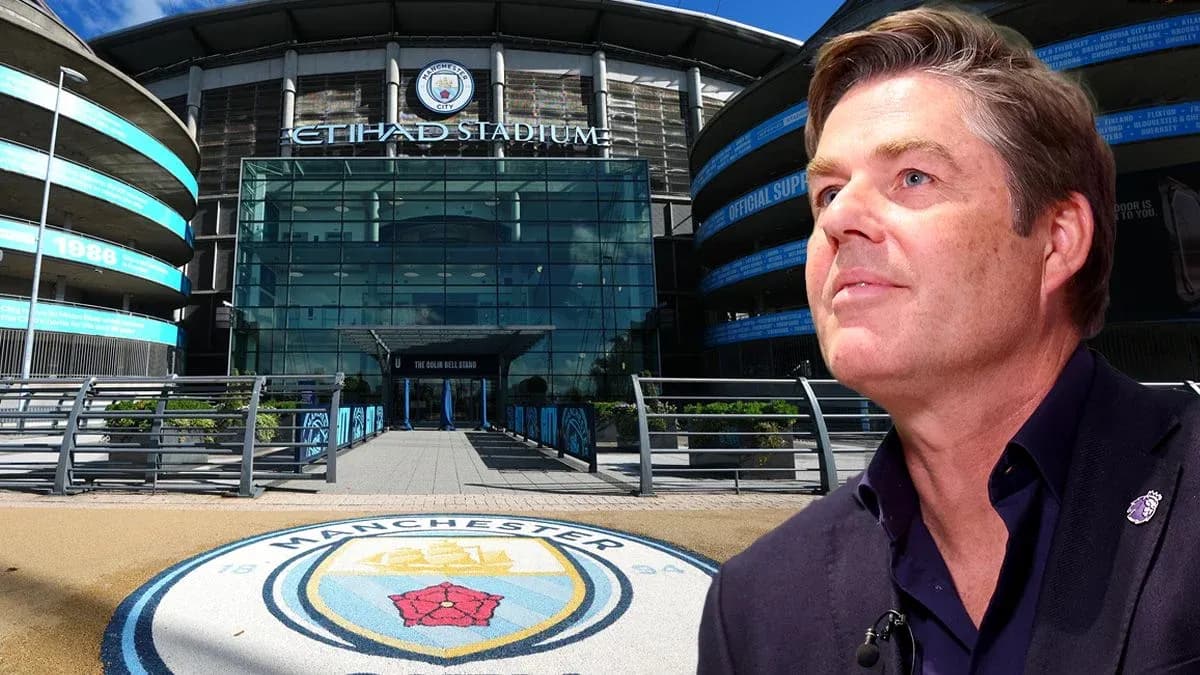 Exterior del Etihad Stadium con logo de Manchester City