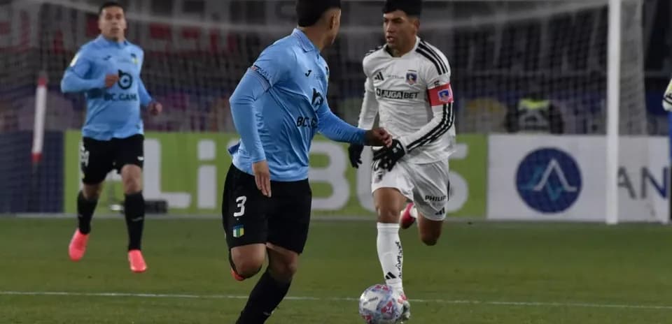 Jugadores de Colo Colo y O'Higgins en acción