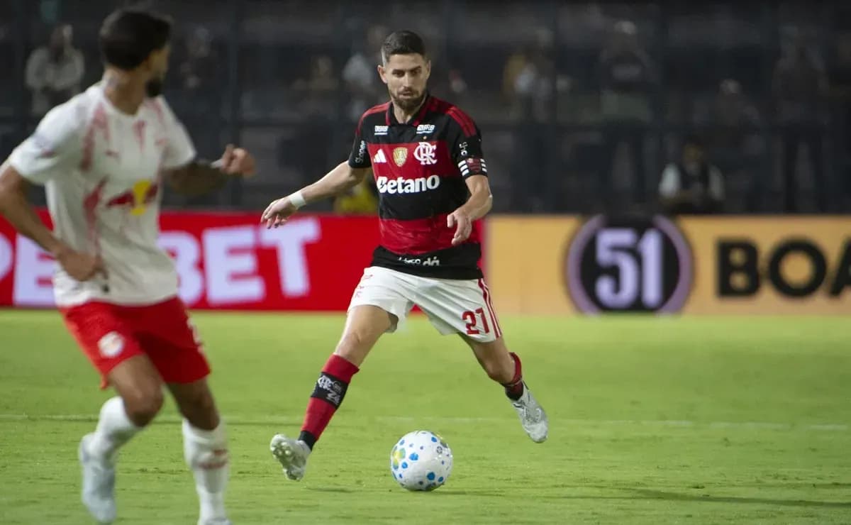 Jugador de Flamengo controlando el balón en el partido