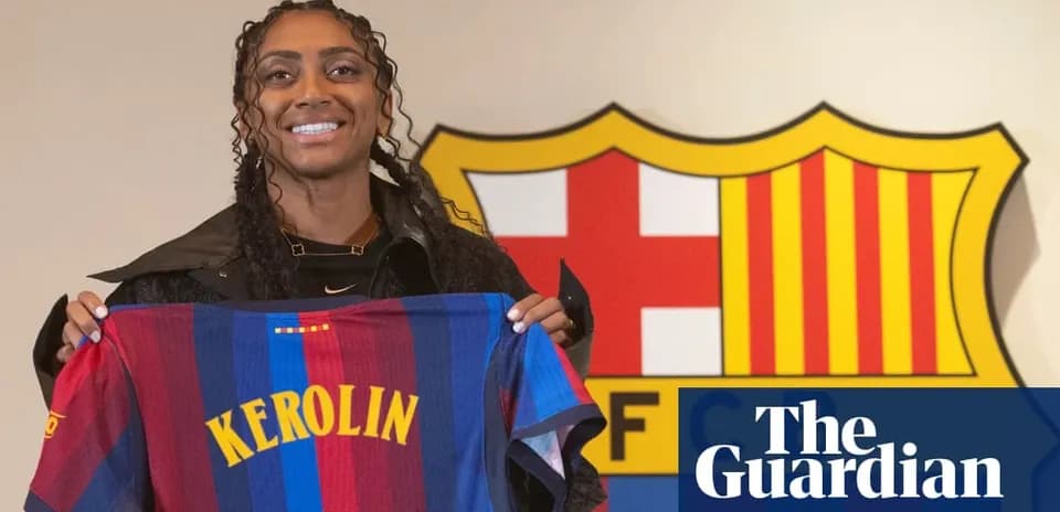 Jugadora presentando camiseta de FC Barcelona