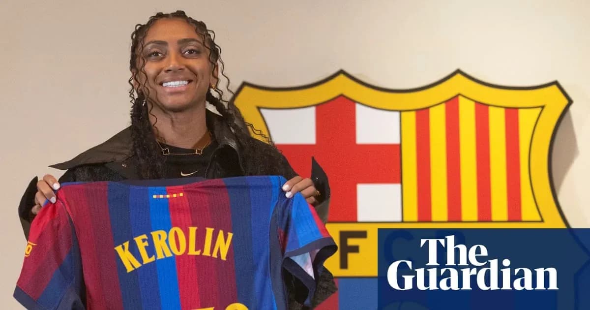 Jugadora presentando camiseta de FC Barcelona