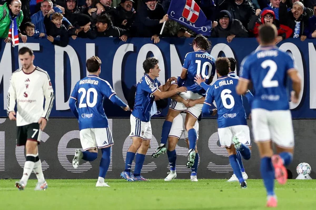 Jugadores de Como celebrando un gol