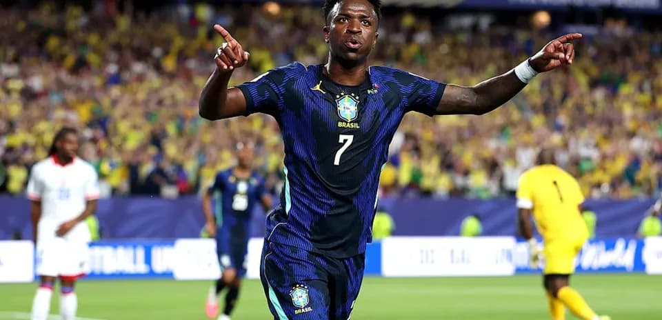 Jugador de Brasil celebrando un gol en el partido
