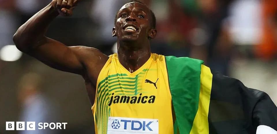Atleta señalando al público tras la victoria