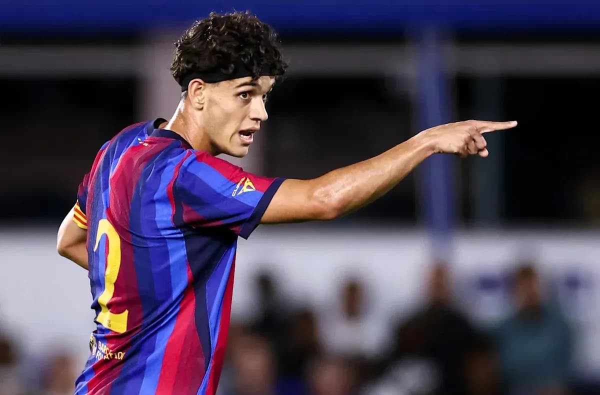 Jugador de Barcelona señalando durante el partido