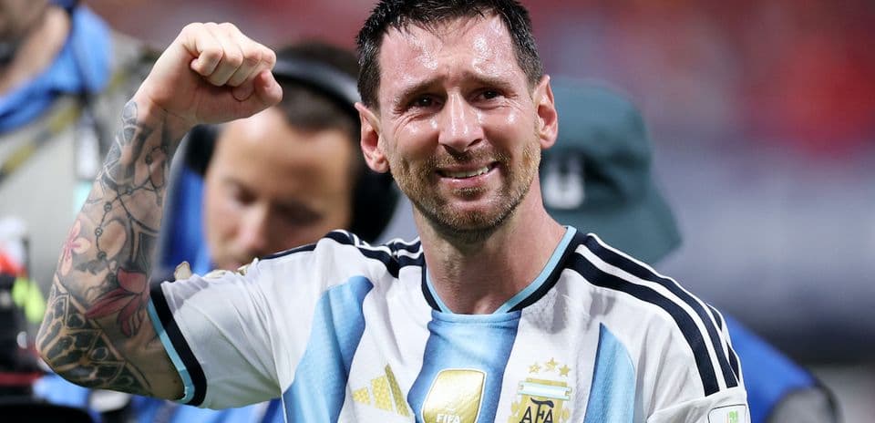 El Mundo del Fútbol Reacciona a la Actuación Decisiva de Argentina frente a Inglaterra en la Semifinal del Mundial